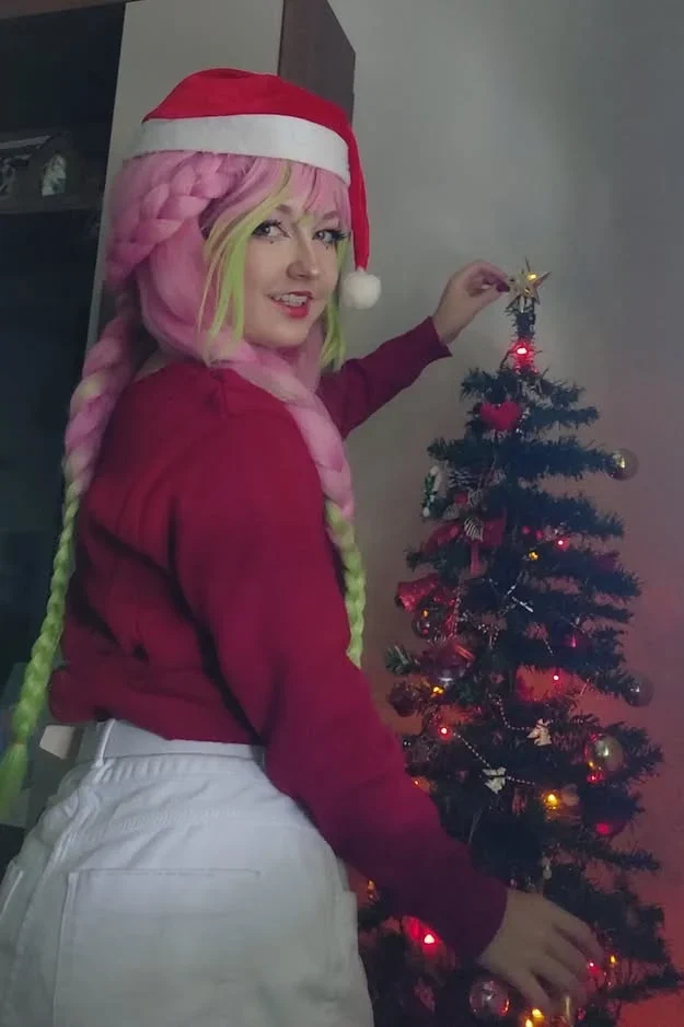13 Mitsuri Cosplay
