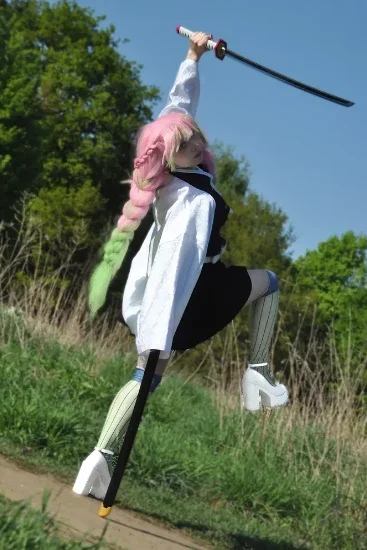 16 Mitsuri Cosplay