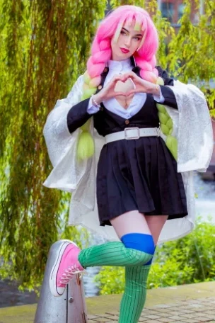 17 Mitsuri Cosplay