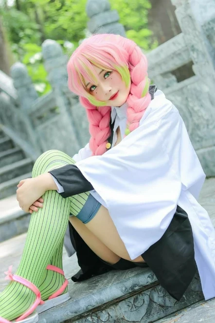 18 Mitsuri Cosplay