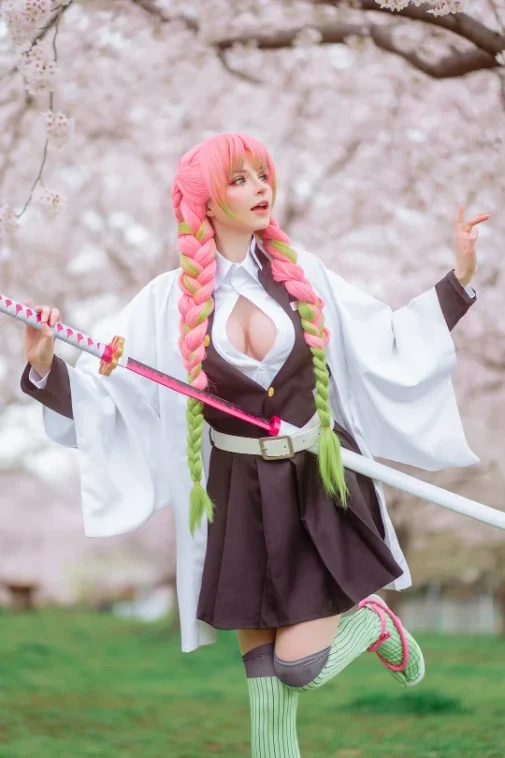 20 Mitsuri Cosplay