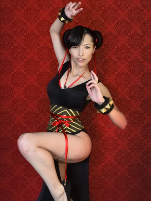 6 Angela Chun Li Cosplay