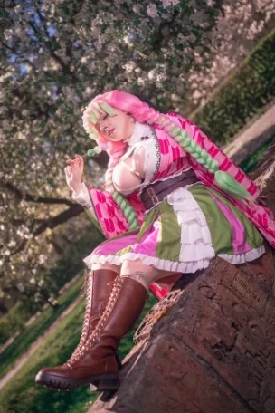 6 Mitsuri Cosplay