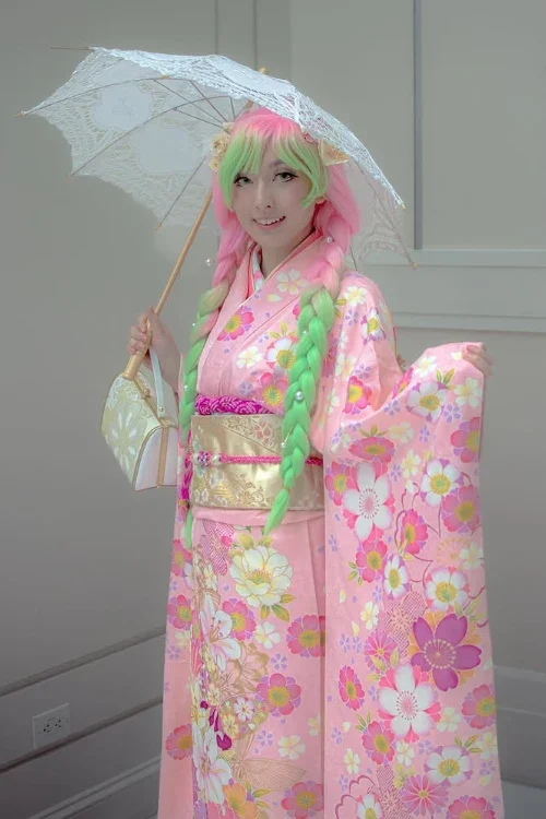 8 Mitsuri Cosplay